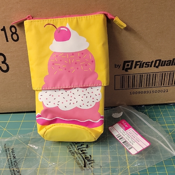 Thirty-One Yellow Hide & Peek Pouch - Picture 1 of 2